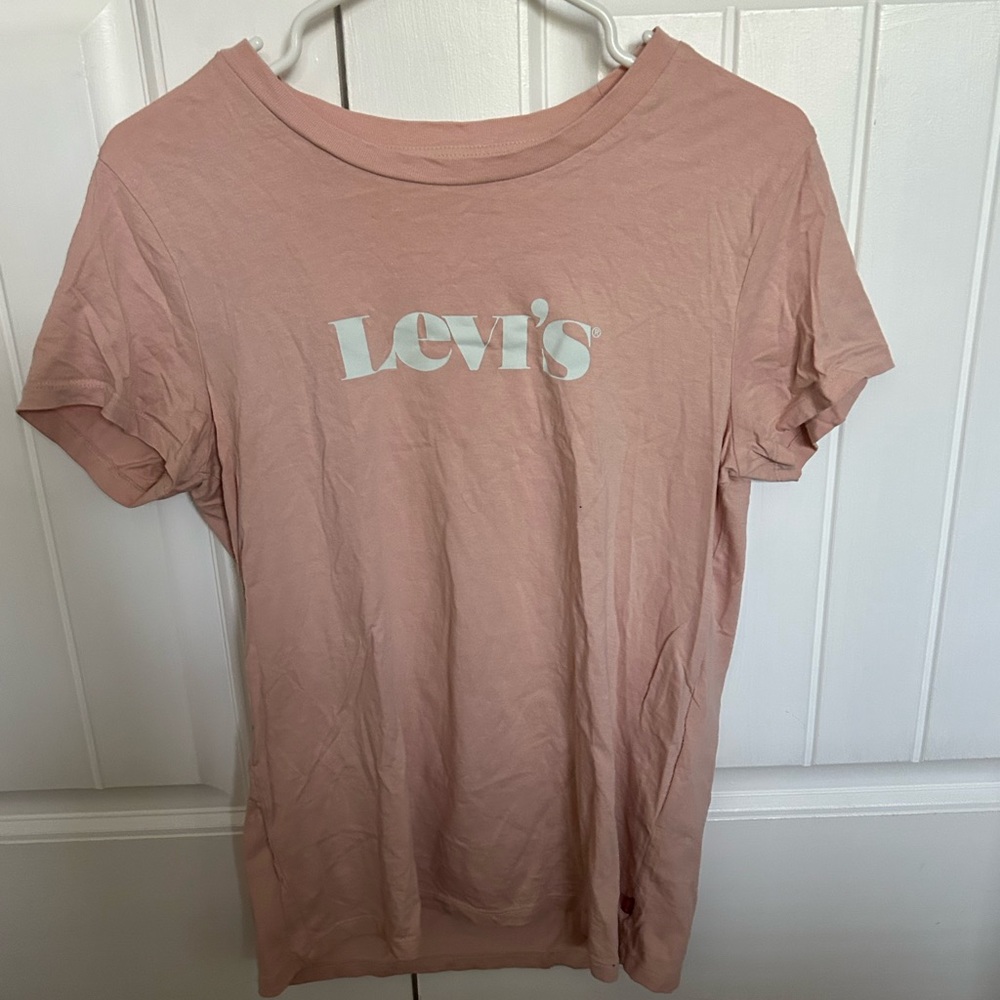 Pink levi’s tee shirt